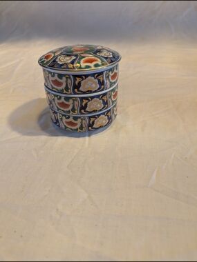 2/40$ Vintage Blue Floral Stacking Jewelry Box with Gold Accents